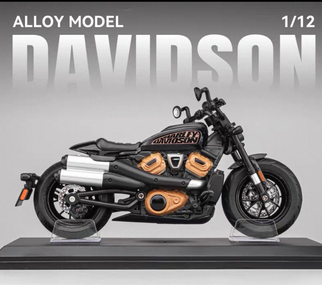 MAISTO™ Harley-Davidson 1:12 Scale Alloy Motorcycle Model