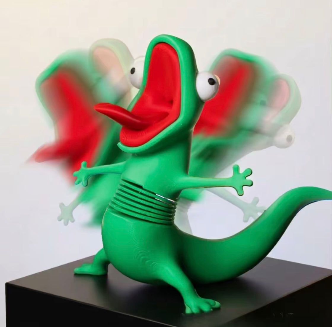 Springy green lizard ornament showing playful movement